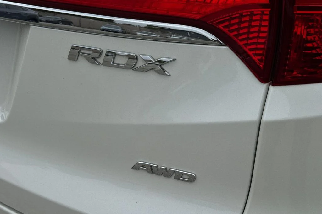 Used 2015 White Acura Technology Package image 9