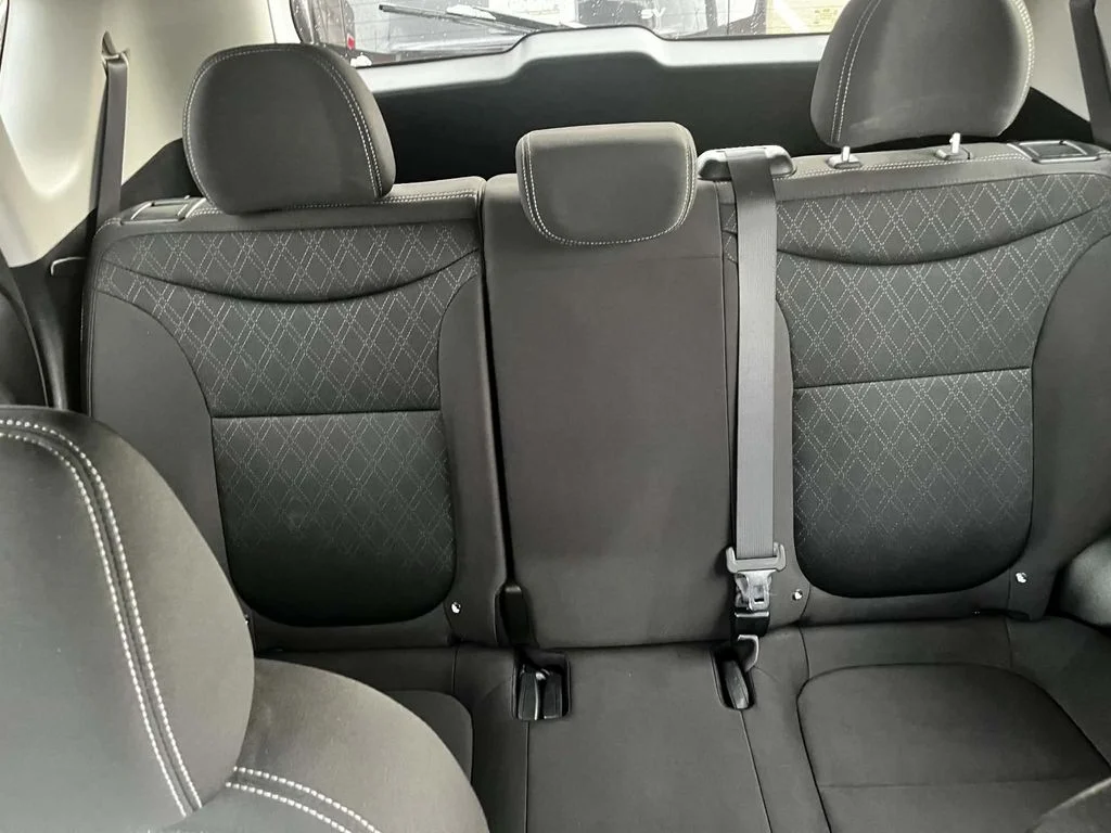 Used 2018 White Kia Base image 15