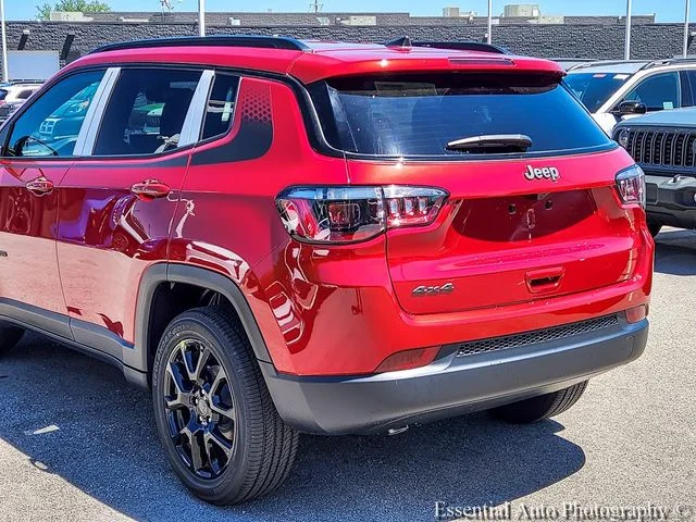 New 2026 Red Hot Pearl-Coat Exterior Paint Jeep Latitude image 6
