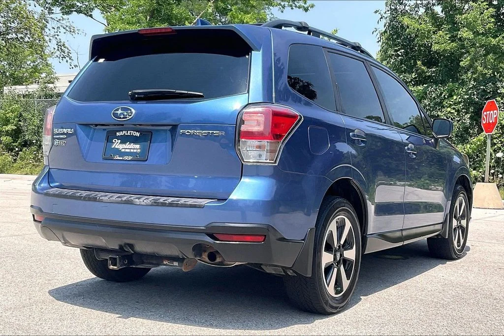 Used 2018 Blue Subaru 2.5i Premium image 12