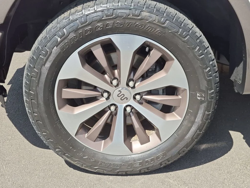 Used 2016  Ford King Ranch image 9