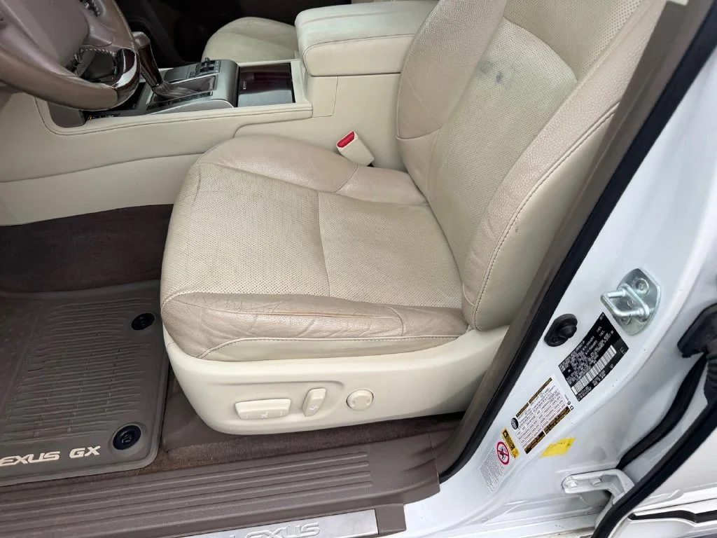 Used 2019 White Lexus 460 image 6