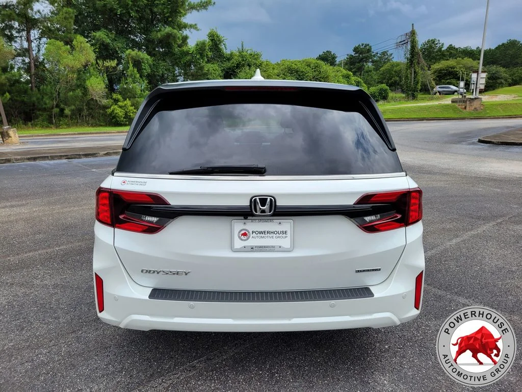 Used 2025 White Honda Touring image 4