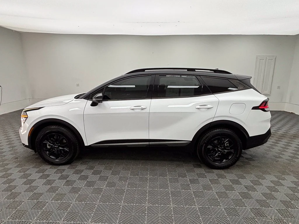 Used 2023 White Kia X-Pro Prestige image 13