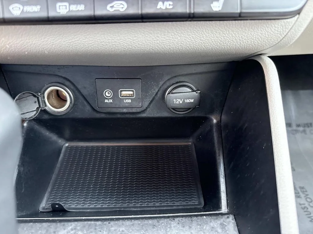 Used 2017  Hyundai Sport image 32