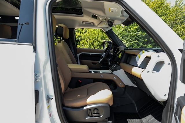 New 2026 Fuji White Land Rover S image 44