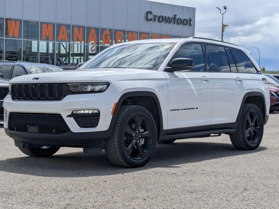 Certified Used 2024 White Jeep Limited - - 4x4 - Luxury Grp II - Safety Grp - Capri Leather - Dual-Pane Sunroof & More! image 4