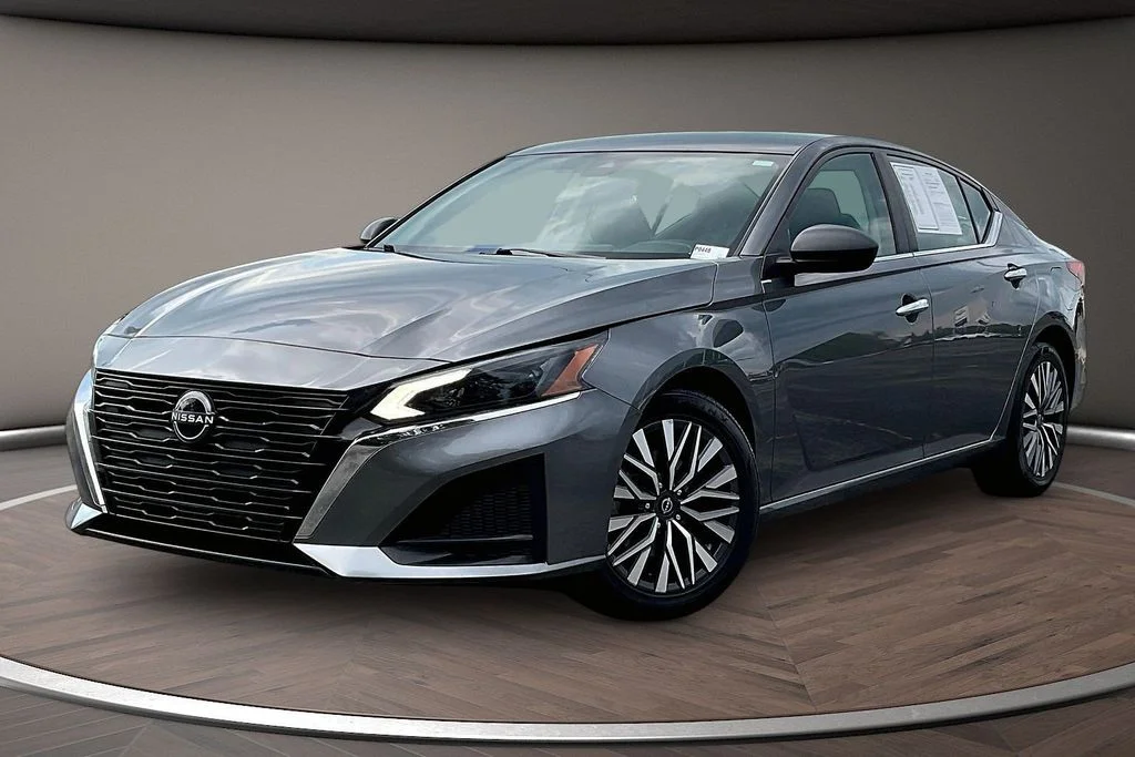 Used 2024 Gray Nissan 2.5 SV image 2