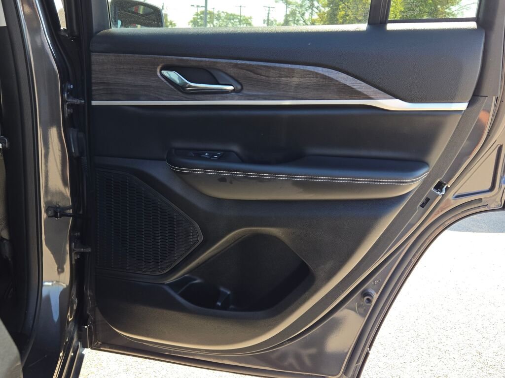 Used 2024 Gray Jeep Limited image 11