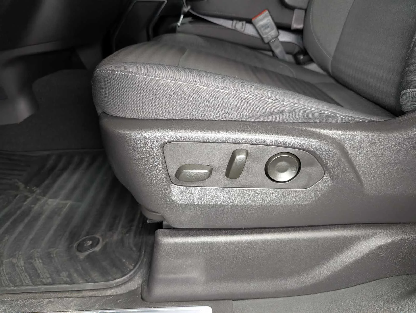Used 2024 Onyx Black GMC Elevation image 33