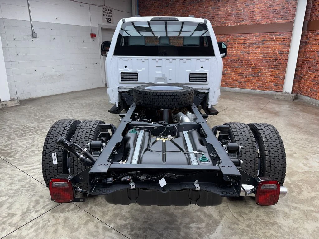 New 2026 Oxford White Ford F-550® XL image 4