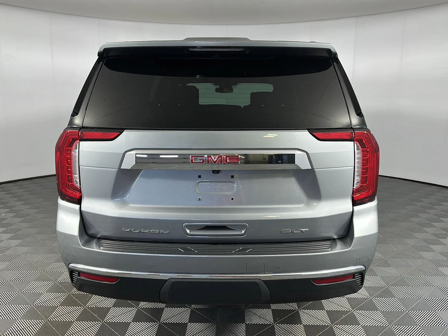 Used 2024 Sterling Metallic GMC SLT image 29