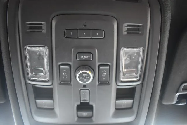 Used 2023 White GMC Denali Ultimate image 43