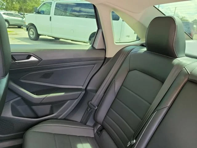 2023 Volkswagen Jetta SE - Photo 16