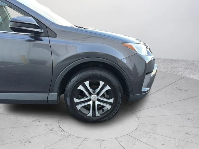 Used 2018 Gray Toyota LE image 34