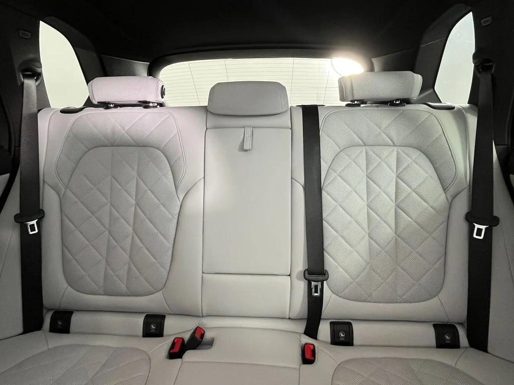 Used 2024 White BMW xDrive40i image 20