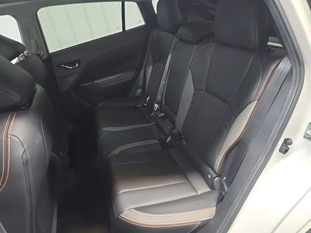 Used 2025 Crystal White Pearl Subaru Limited image 37