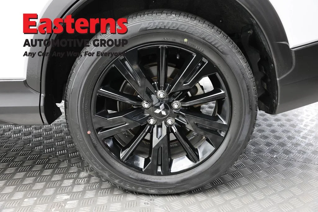 Used 2024 White Mitsubishi LE image 8