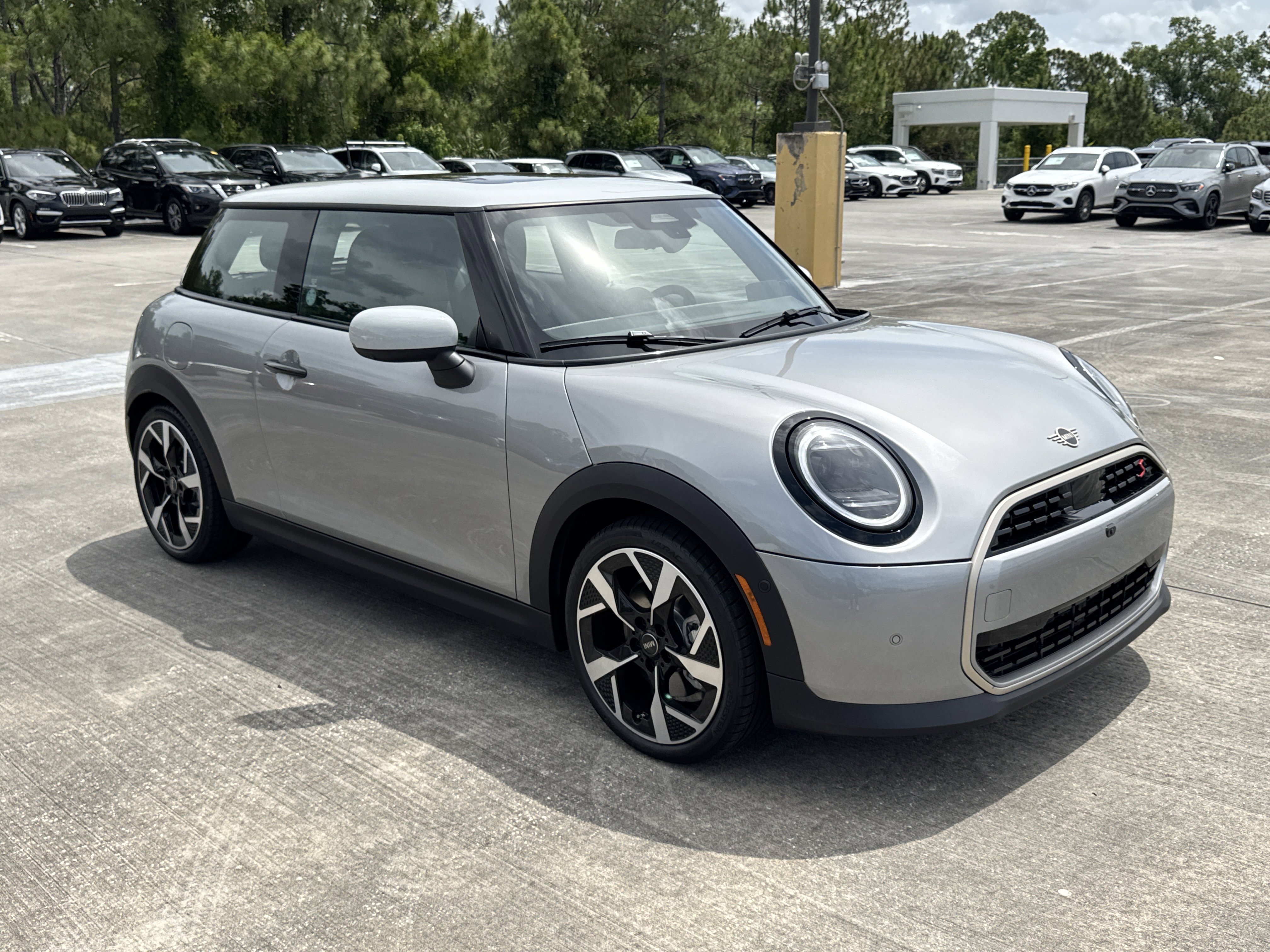 2026 MINI Hardtop Cooper S's photo