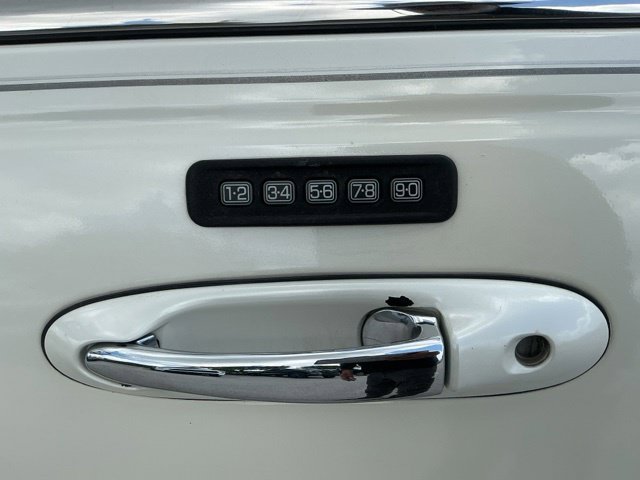 Used 2004  Lincoln Ultimate image 42