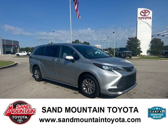 2025 Toyota Sienna LE