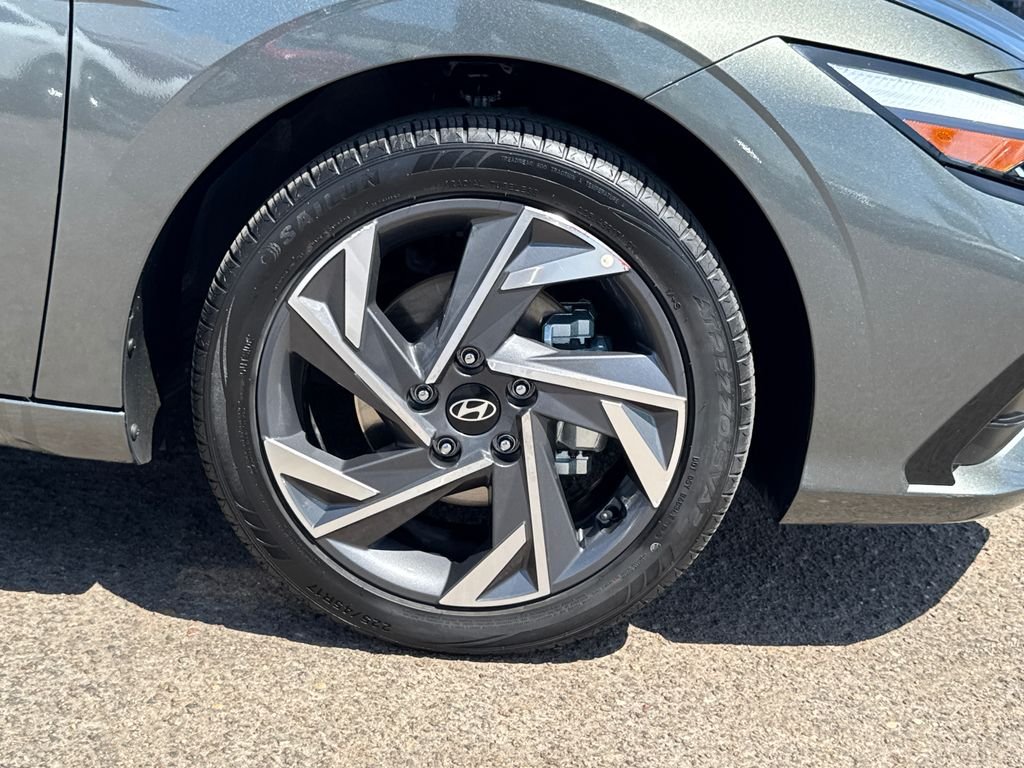 Used 2025 Gray Hyundai SEL Convenience image 7