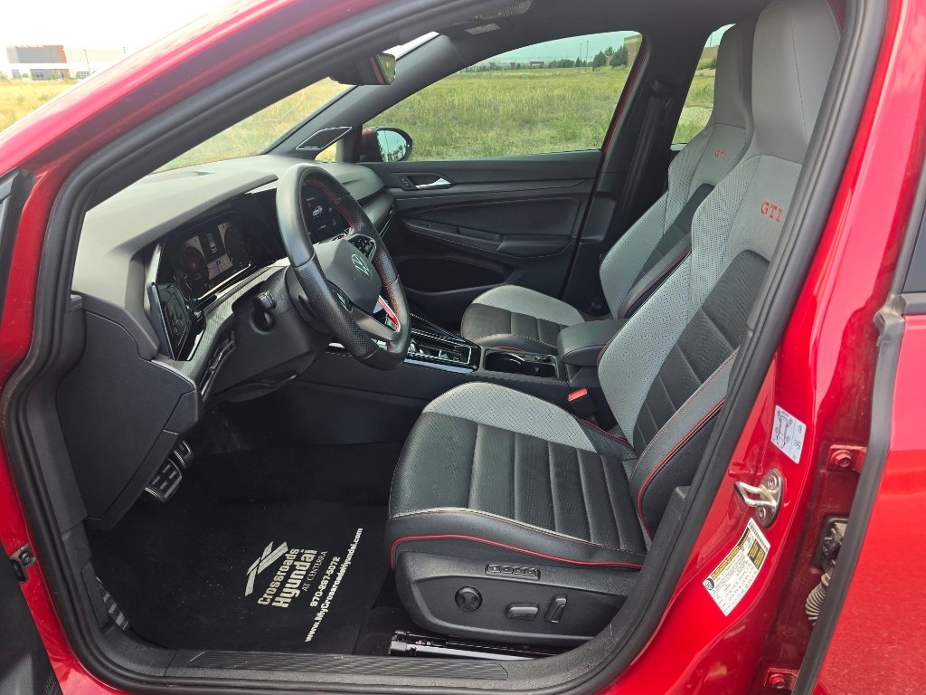 Used 2024 Kings Red Metallic Volkswagen SE image 12