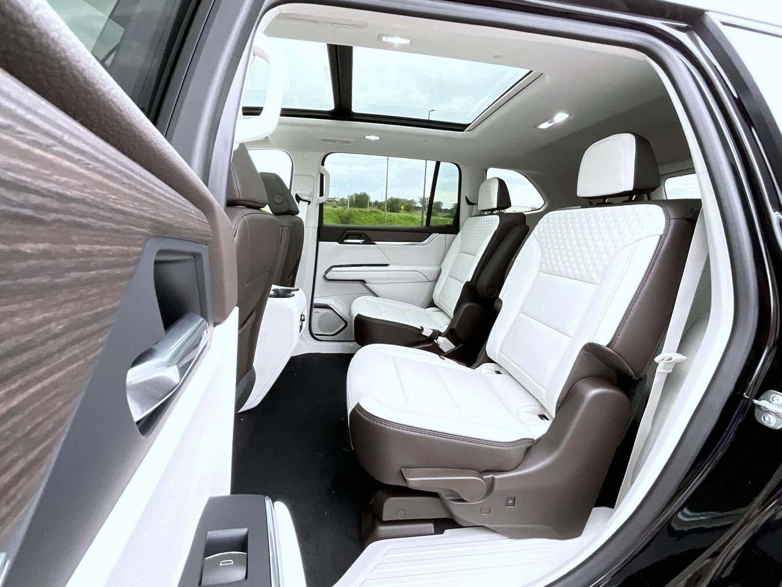 2027 GMC Acadia Denali - Photo 19