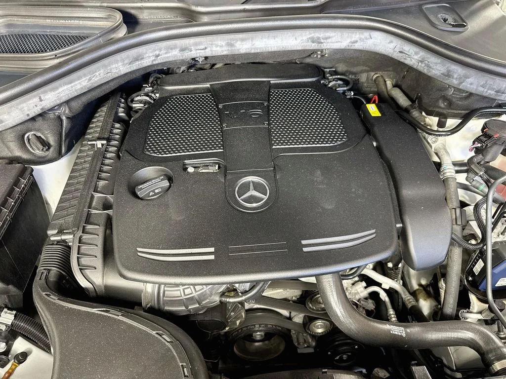 Used 2015 White Mercedes-Benz ML 350 image 40