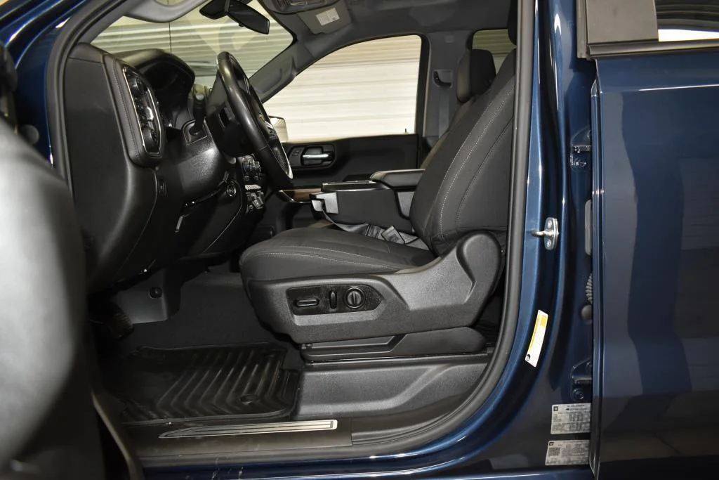 Certified Used 2020 Northsky Blue Metallic Chevrolet LT image 3