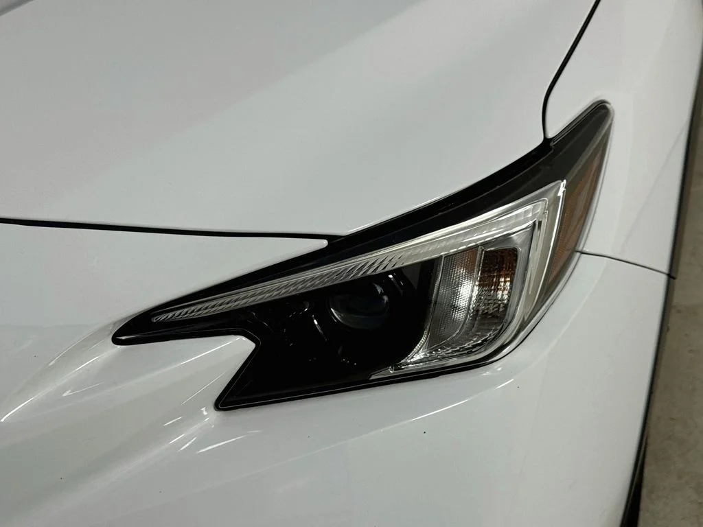 Used 2022 White Subaru Premium image 35