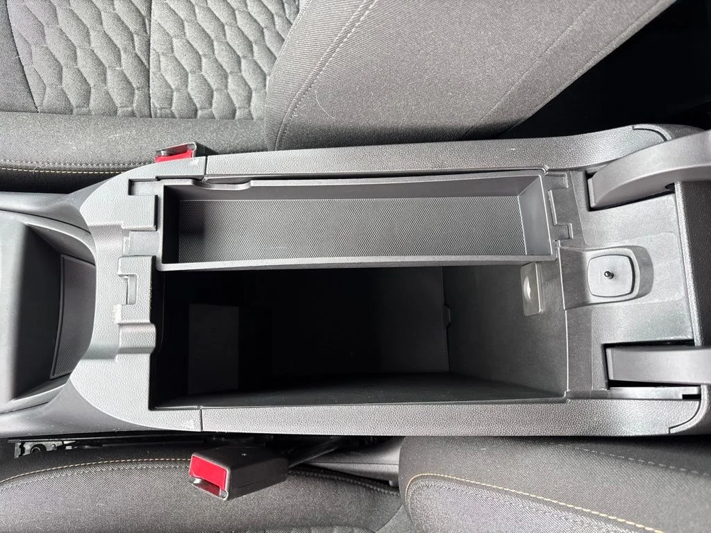 Used 2018 White Chevrolet LT image 28