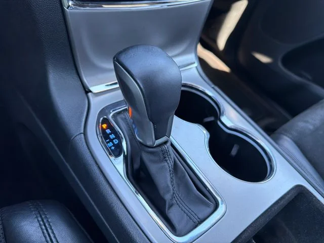 Used 2019 White Jeep Altitude image 27