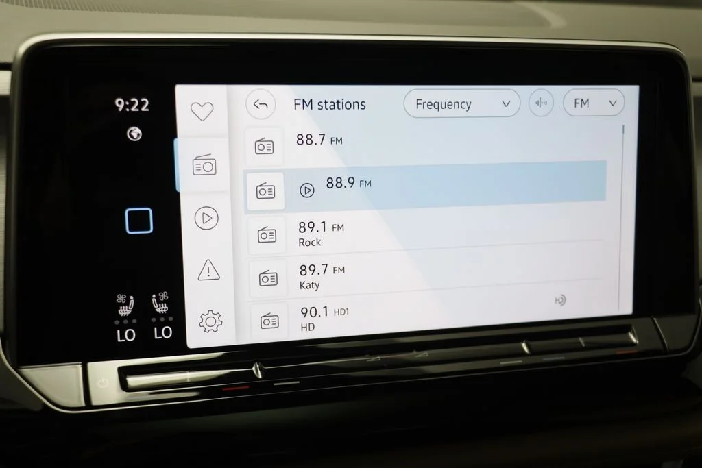 New 2026 Deep Black Volkswagen SE w/Technology image 9
