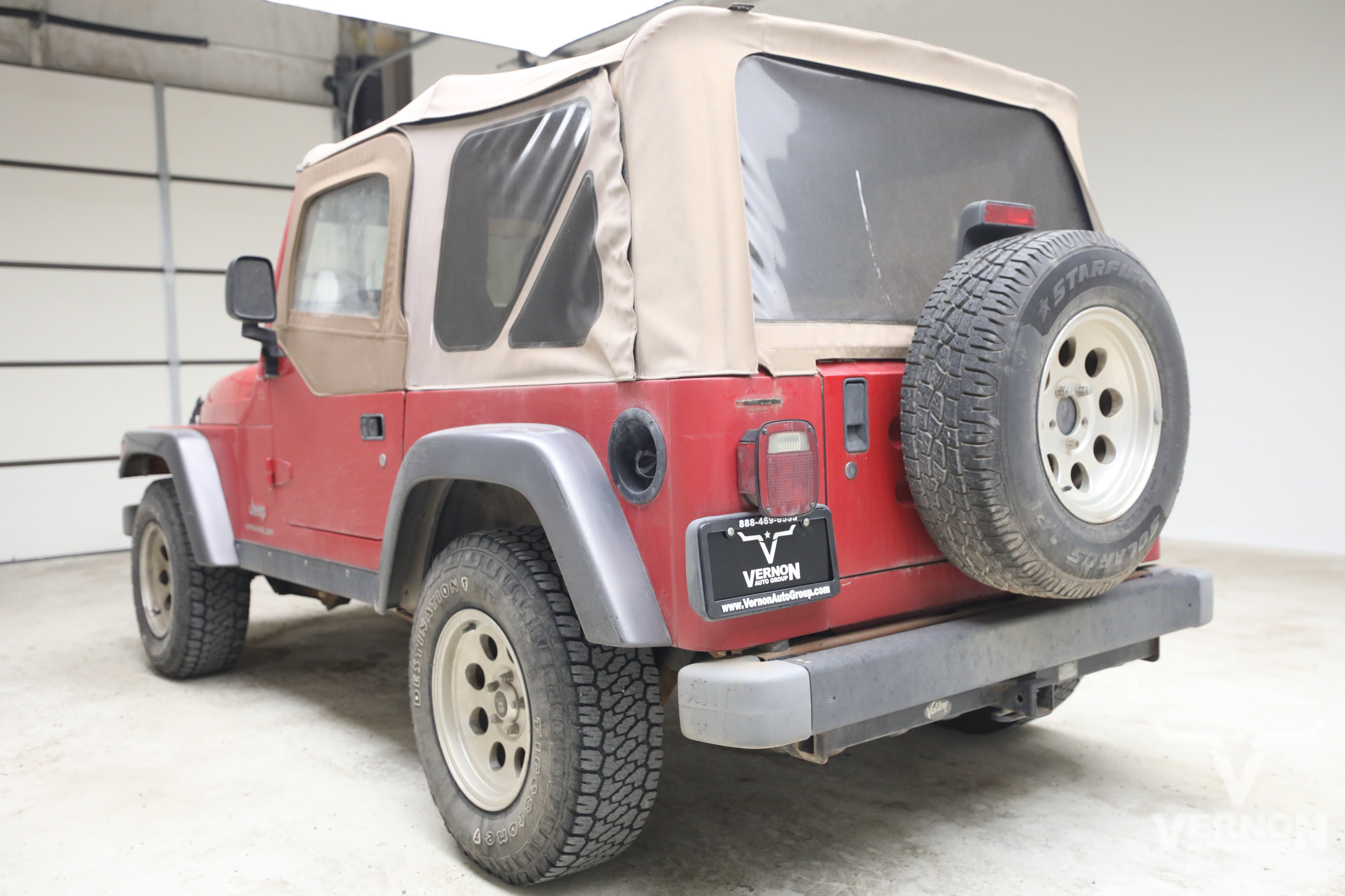Used 2004 Flame Red Jeep Y image 3