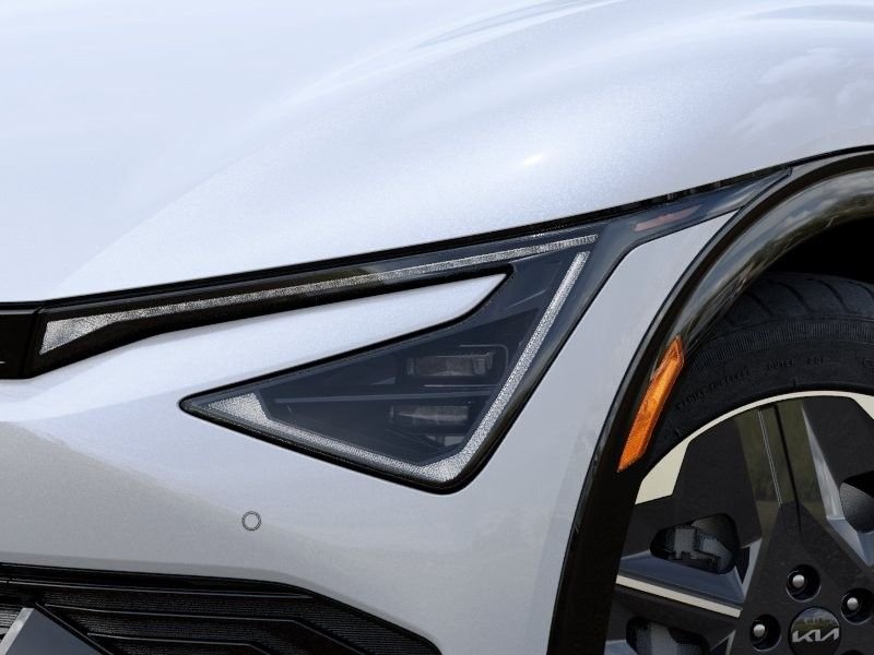 New 2026 Glacial White Pearl Kia LIGHT image 10