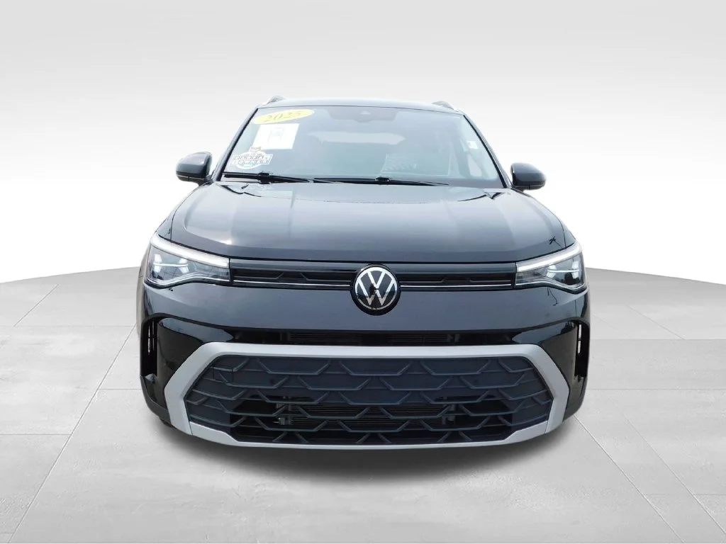 Used 2025 Black Volkswagen 1.5T SE image 8