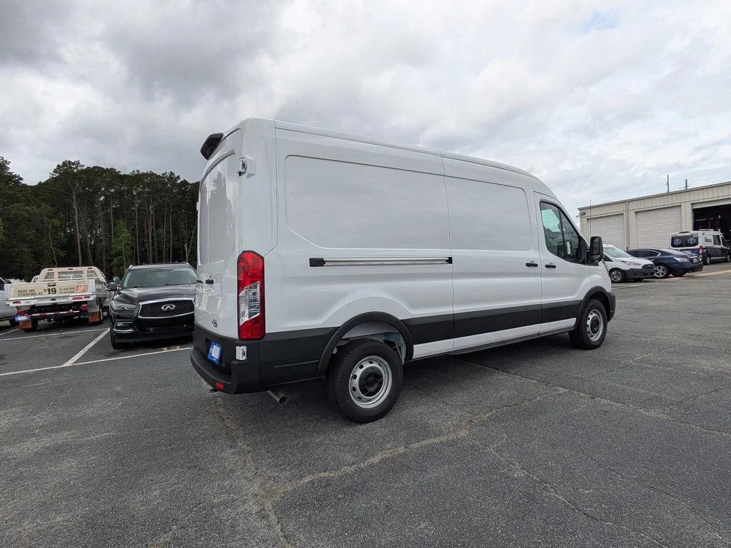 New 2026 Oxford White Ford Base image 4