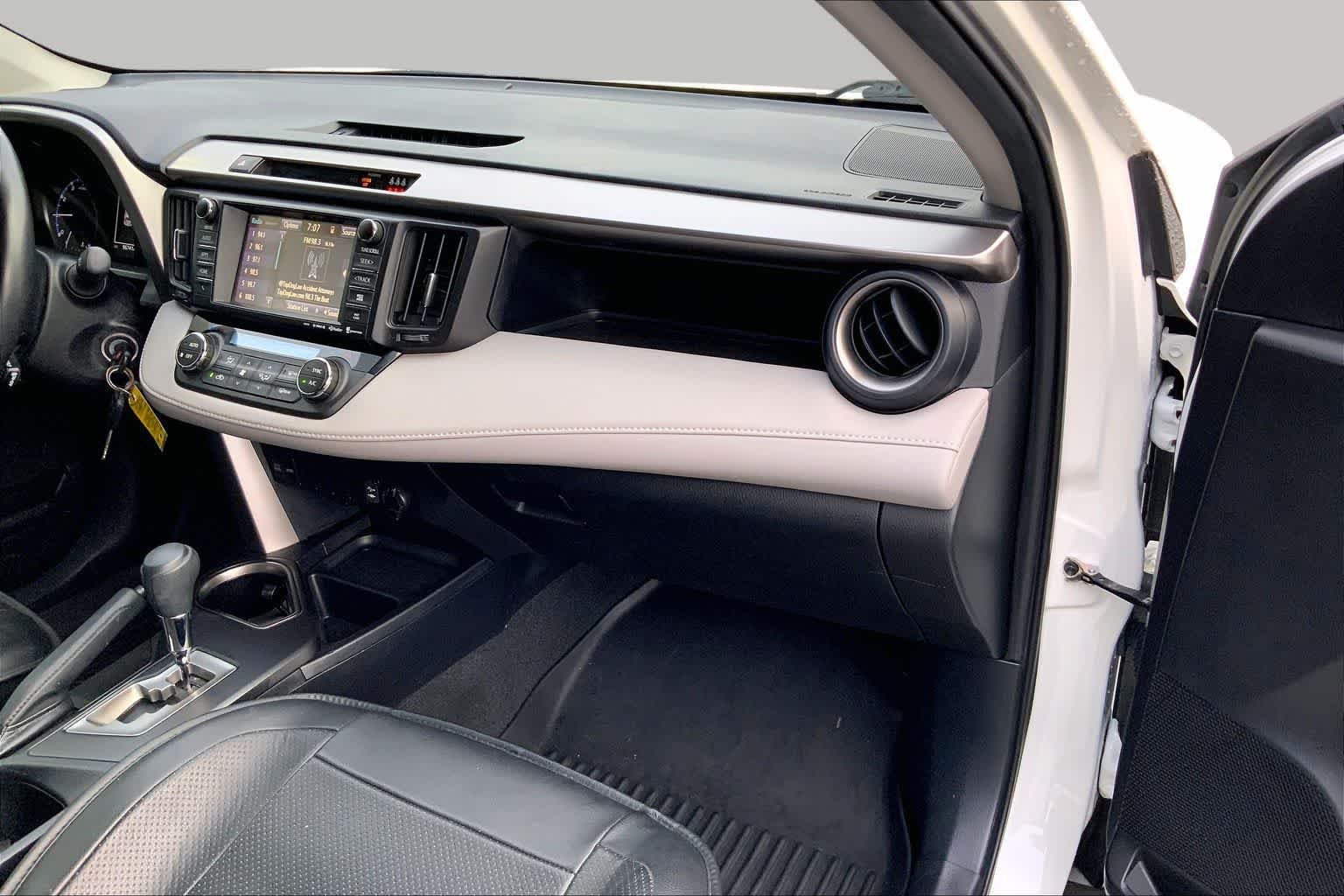 Used 2017 Super White Toyota XLE image 18
