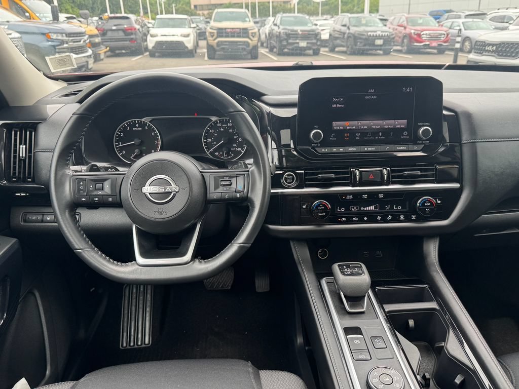 2024 Nissan Pathfinder SV - Photo 13
