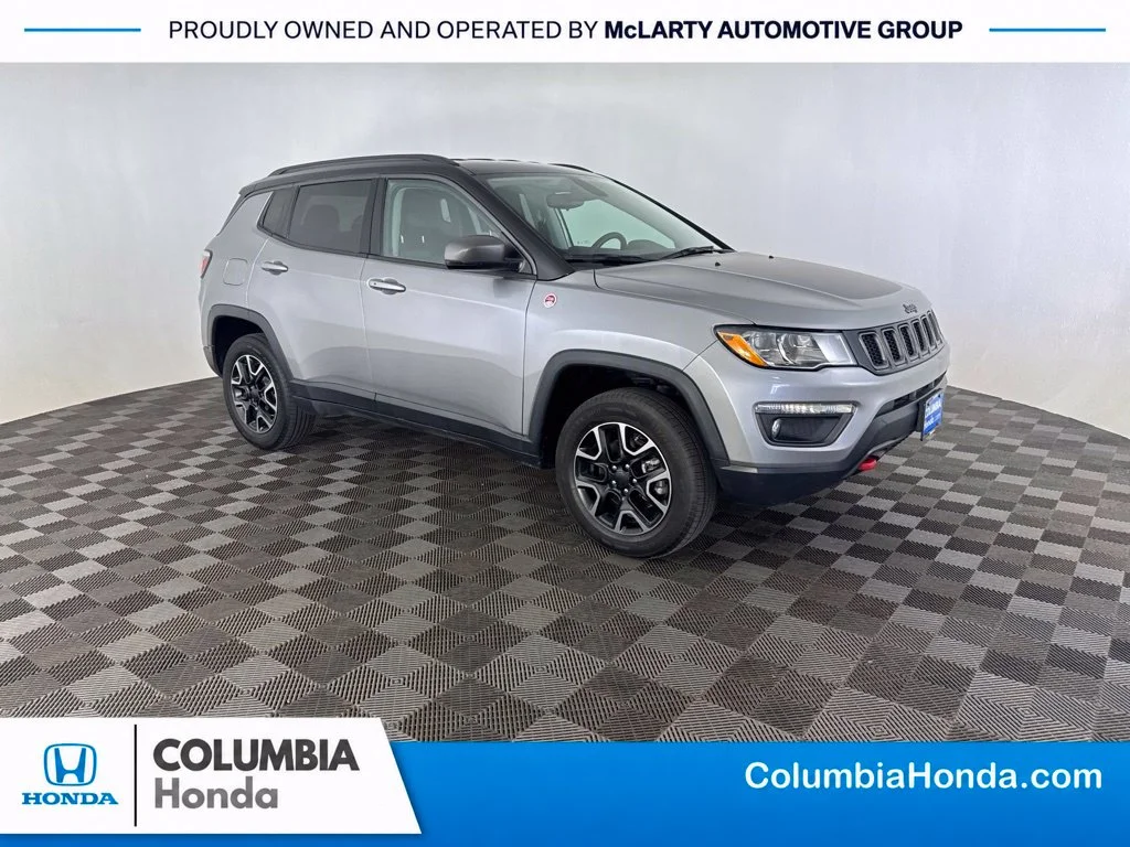 Used 2019 Silver Jeep Trailhawk image 1
