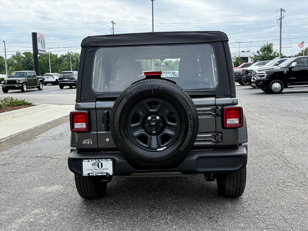 Used 2022 GRAY Jeep Sport image 4