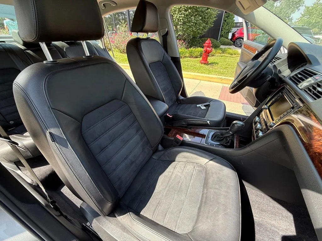 Used 2012 Gray Volkswagen V6 SEL Premium image 30