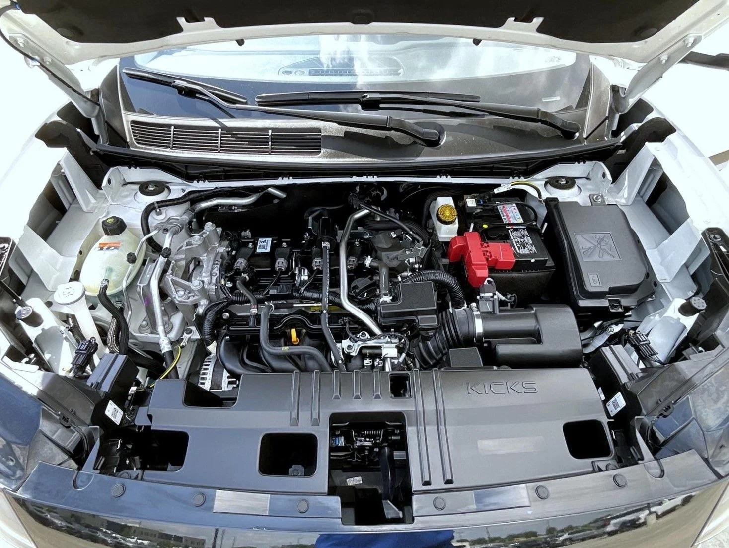 Certified Used 2025 White Nissan SR image 25