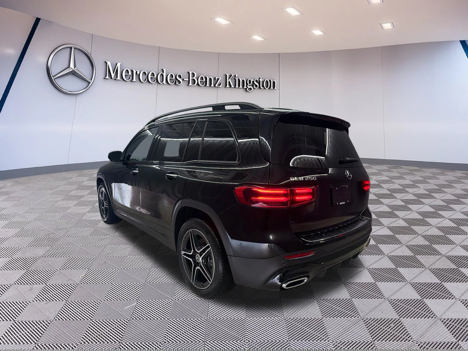 Used 2026 Black Mercedes-Benz GLB 250 image 7