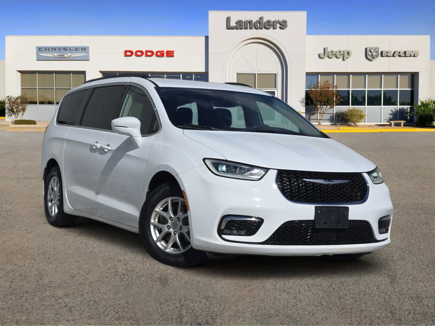 2022 Chrysler Pacifica Touring L's photo