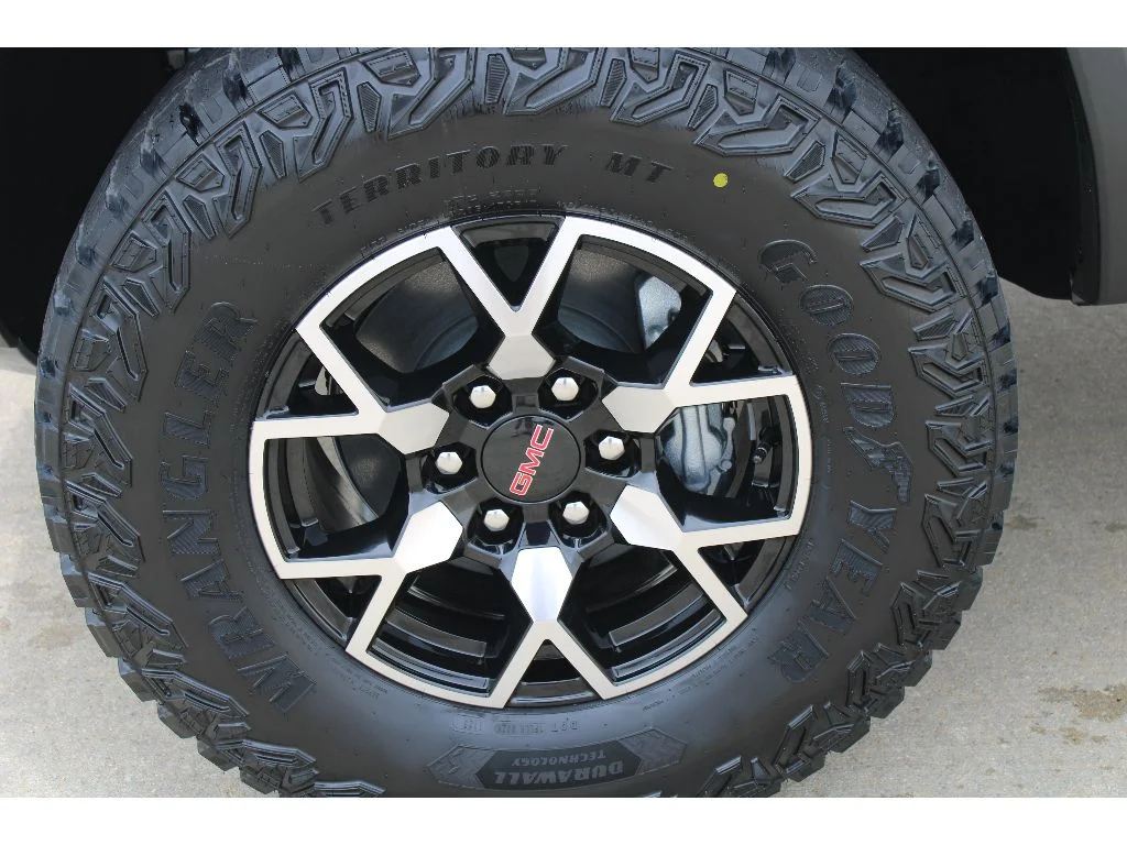 2025 GMC Canyon AT4 - Photo 9