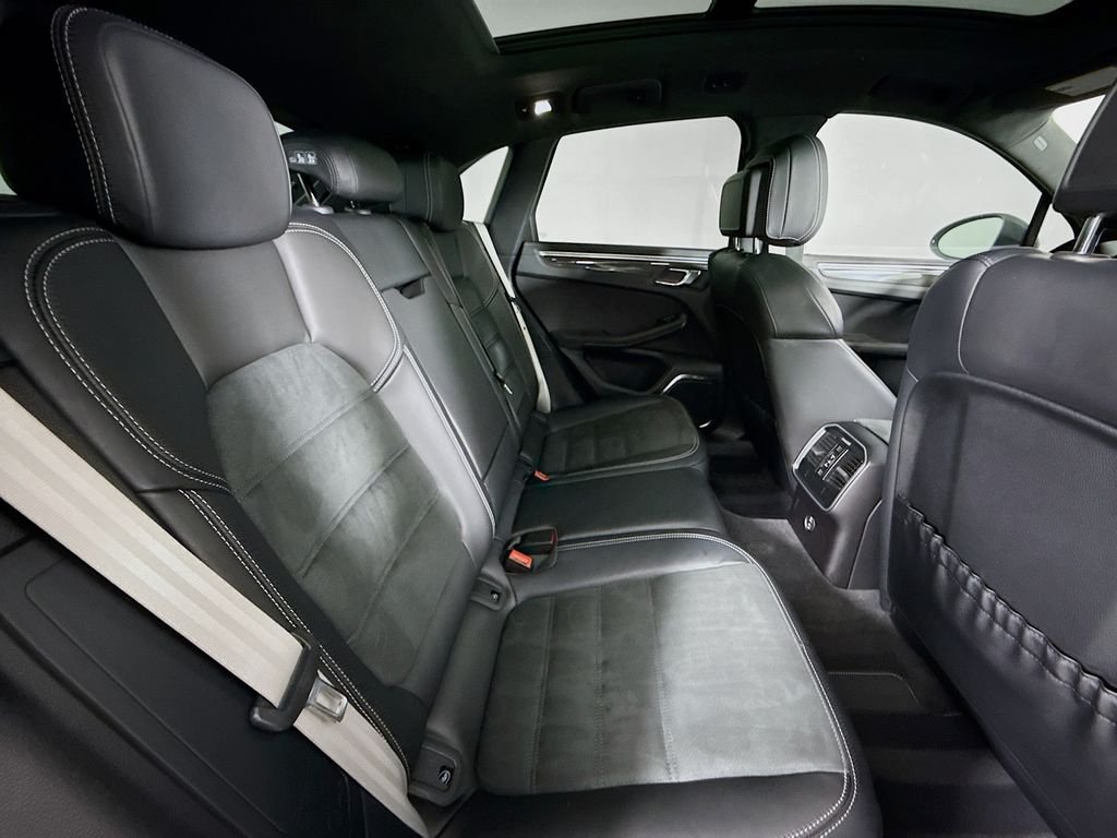 Used 2023  Porsche GTS image 29