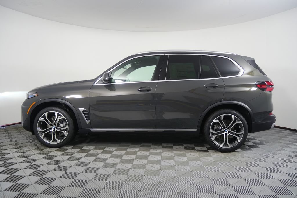 New 2026 Dravit Grey Metallic BMW xDrive40i image 6