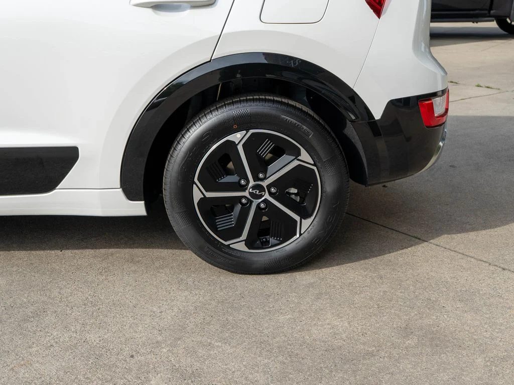New 2026 Snow White Pearl Kia SX image 30